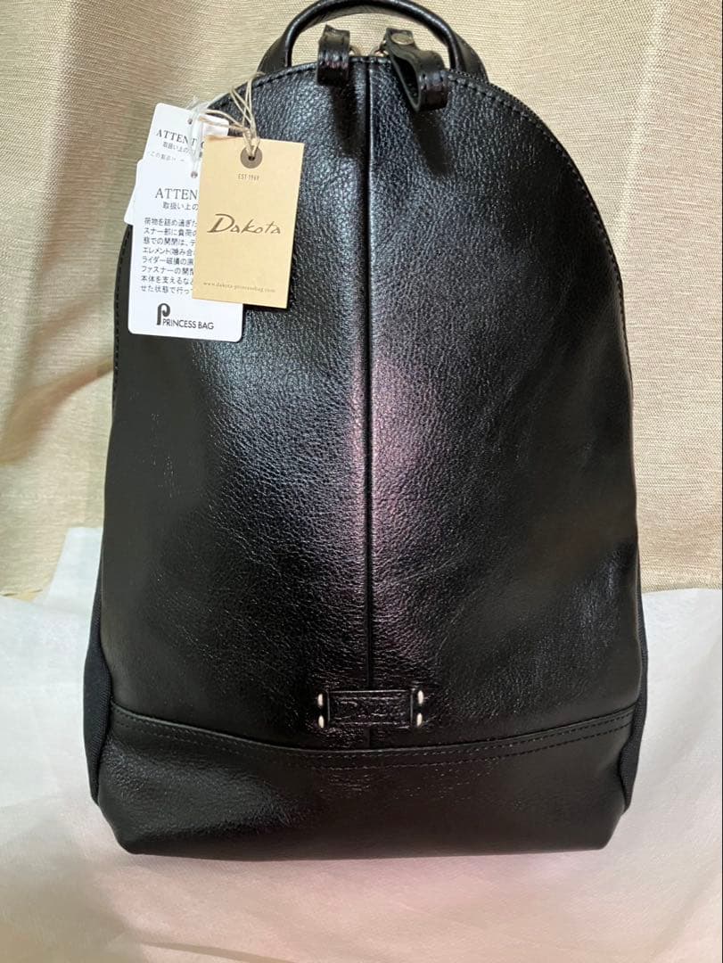 Dakota黒 レザー リュック 新品タグ付き Dakota（ダコタ） ダコタ小物+選べるノベルティ付 リュック 本革 革