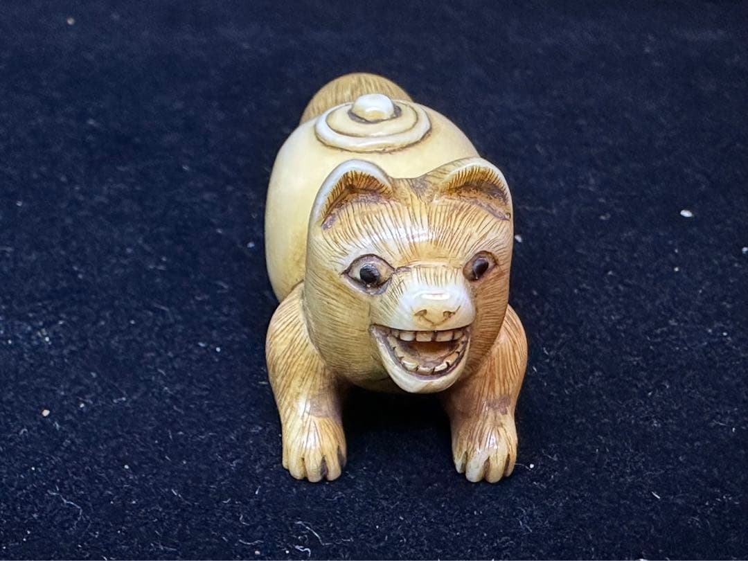 極上 根付 狸 彫刻 置物 細密細工 骨董 アンティーク 在銘 - メルカリ