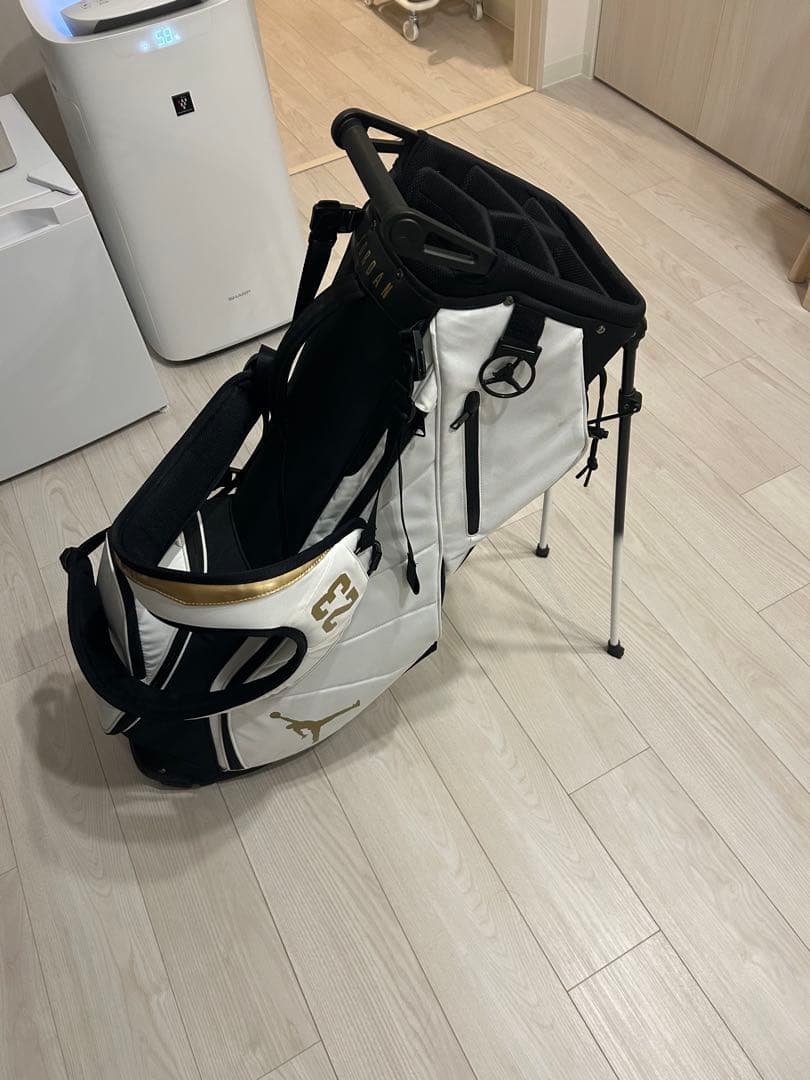 J*H様 JORDAN キャディバッグ ホワイト/ブラック/ゴールド リリース情報】JORDAN ブランドからゴルフバッグの新カラーが登場