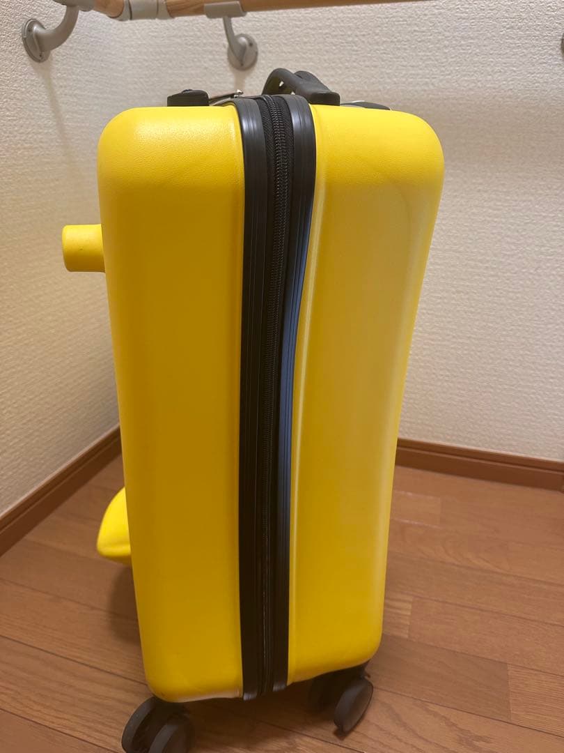 乗れるスーツケース イエロー クッション付き