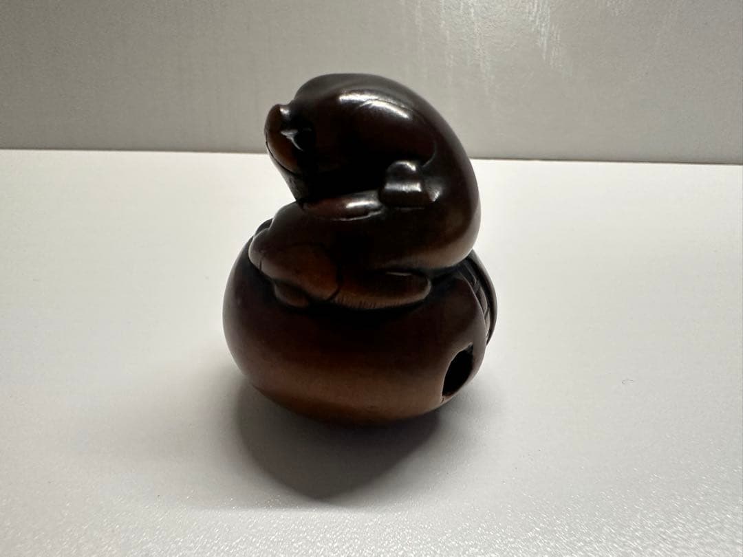 根付(netsuke) 犬の根付　玉山作　木製　江戸時代
