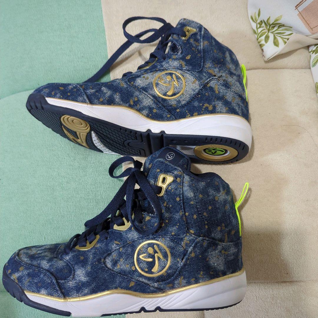 ズンバ　zumba スニーカーシューズ 人気即完売品　デニム 23.5cm