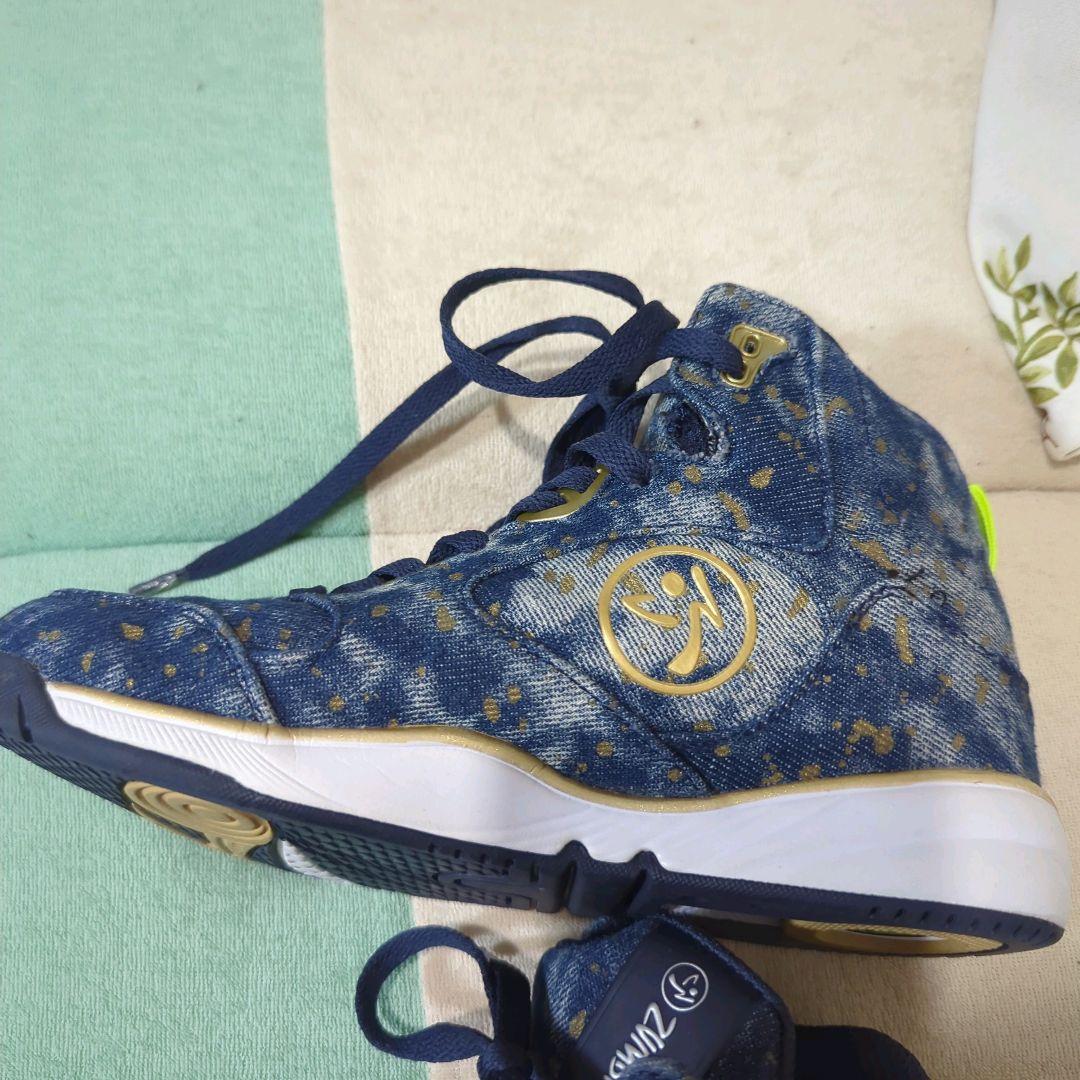 ズンバ　zumba スニーカーシューズ 人気即完売品　デニム 23.5cm