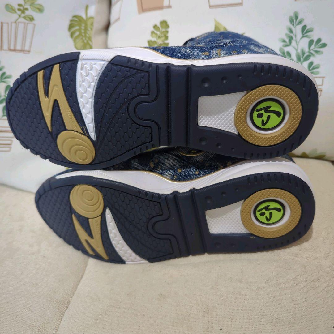 ズンバ　zumba スニーカーシューズ 人気即完売品　デニム 23.5cm