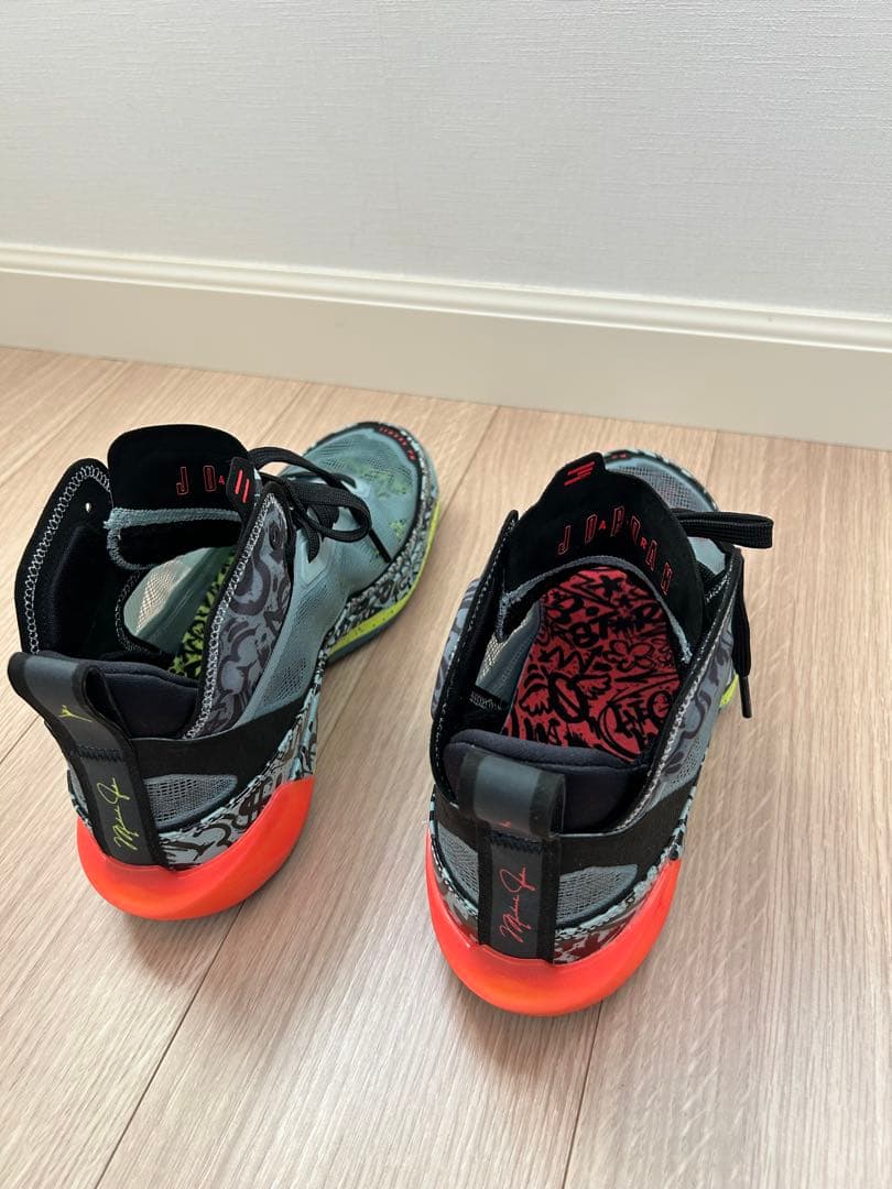 エアジョーダン37サトウPF バスケットシューズ グレー/レッド/グリーン