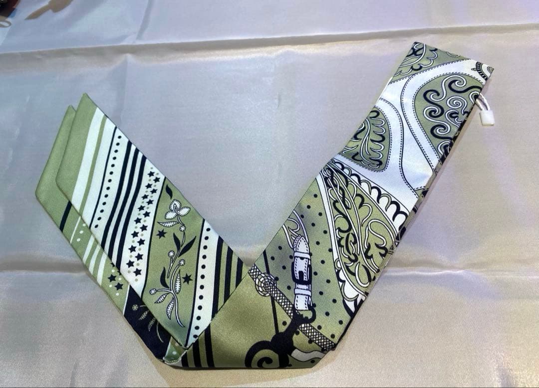 エルメス　ツイリー　　《アマゾンの祭典・バンダナ》　新品未使用品