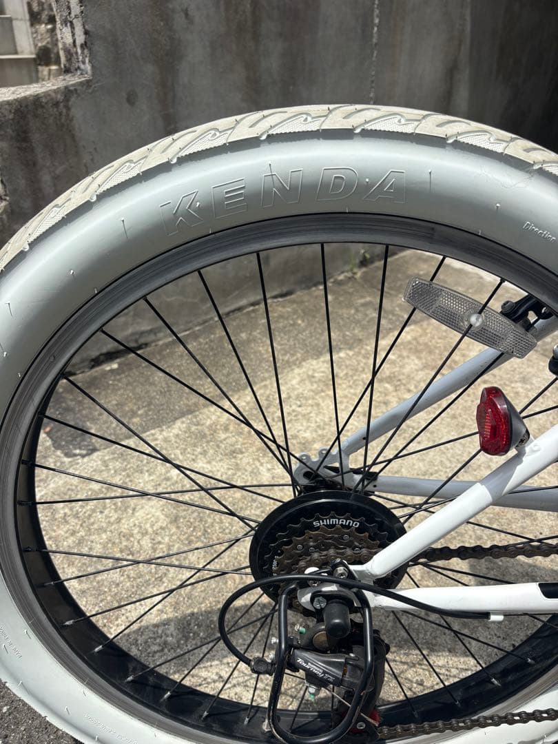 ホワイト クロスバイク 太タイヤ おしゃれ自転車