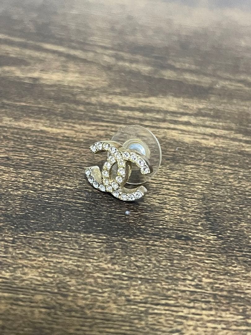 CHANEL ダイヤモンド風ロゴピアス 片耳用 CHANEL ダイヤモンド風ロゴピアス 片耳用 CHANEL