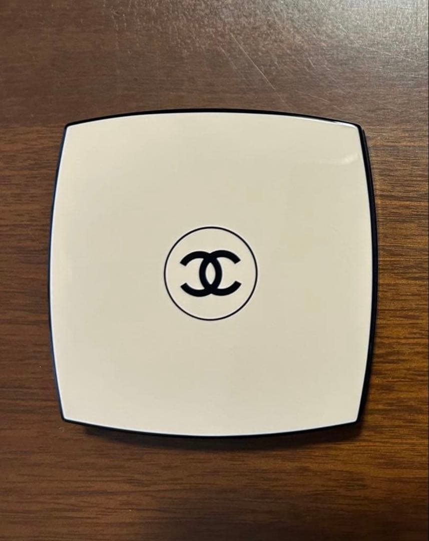 CHANEL レベージュヘルシーゴールデングロウパウダーソレイユクー