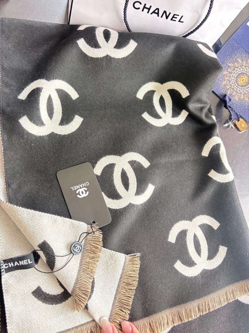 CCロゴマフラーノベルティ コーデに合わせやすい☆】CHANEL CCロゴ マフラー ストール (CHANEL