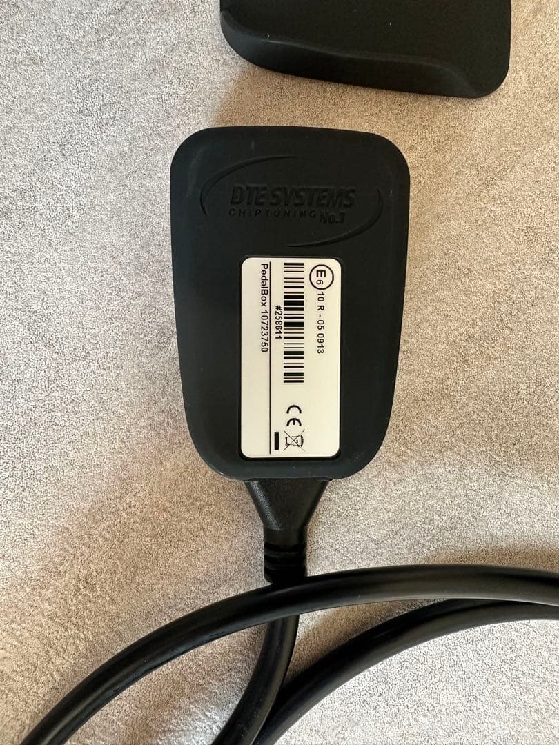 ペダルボックス　スロットルコントローラ　ジープ　ラングラー JK ※3.6L