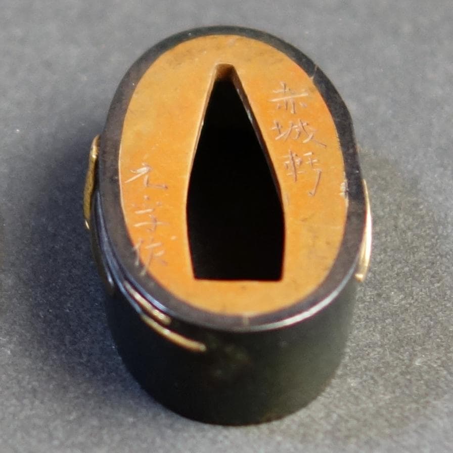 在銘 赤城軒元孚 茶道具図縁頭 赤銅磨地 金銀銅色絵】 (箱・布団付き