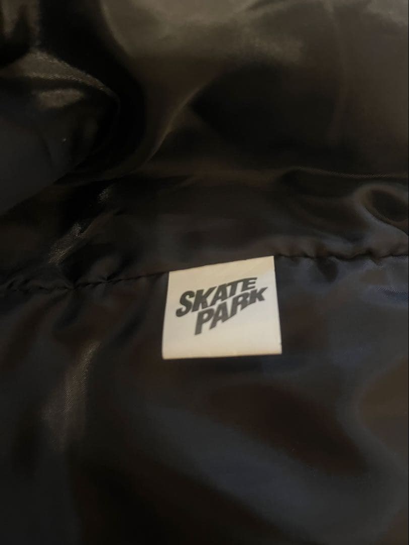 ブラウン ダウンジャケット 刺繍ロゴ付き 最 安値 で