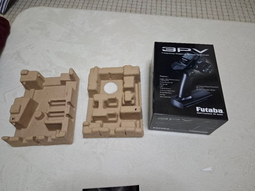 Futaba 3PV 2.4GHz ラジコン送信機&受信機