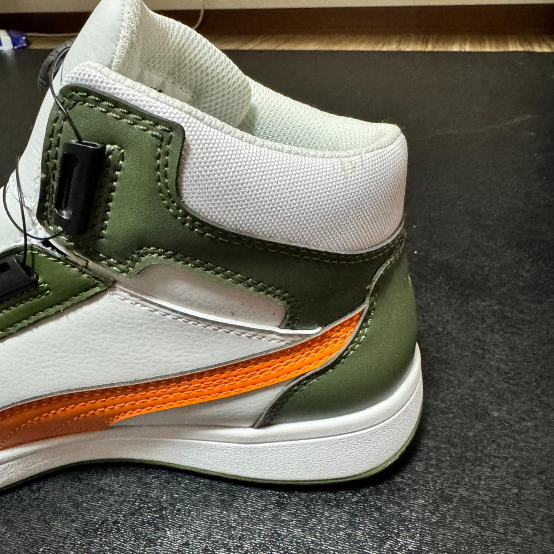 PUMASAFETY フロントコートディスクミッド WHT/GRN 28.0cm