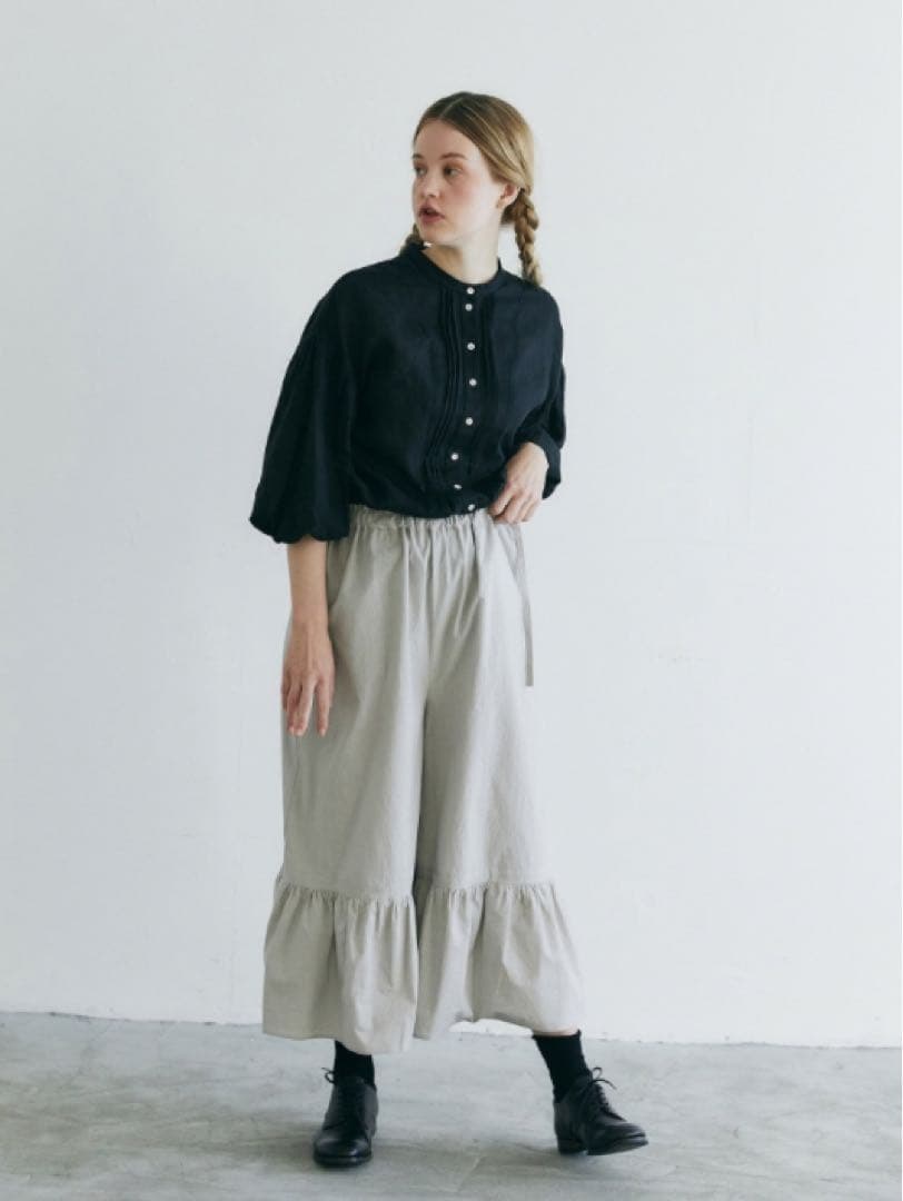 MAGALI 天日干しコットン 裾ギャザーパンツ　グレー　新品タグ付き MAGALI マガリ 天日干しコットンコーデュロイバルーンパンツ(25AW