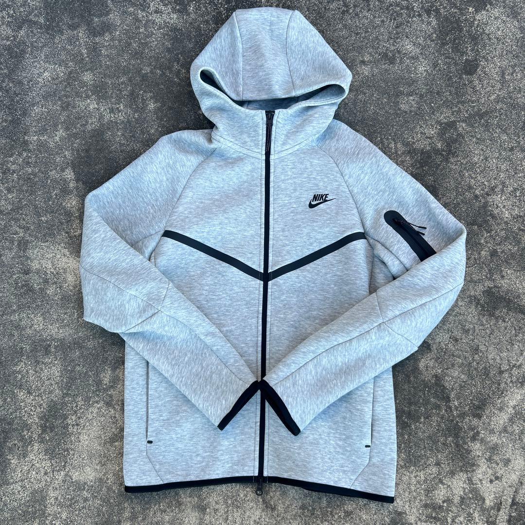 2025製 ナイキ テックフリース フルジップパーカー グレー 赤タグ ナイキ テック フリース メンズ フルジップ パーカーセットアップ L