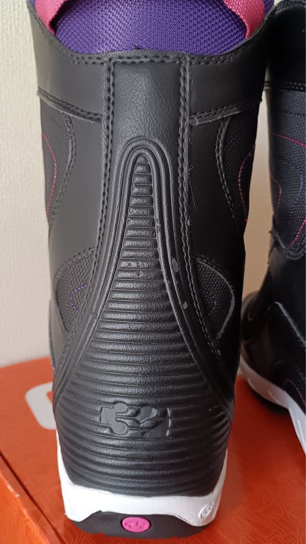 【THIRTYTWO】24〜24.5cm レディース　スノーボードブーツ