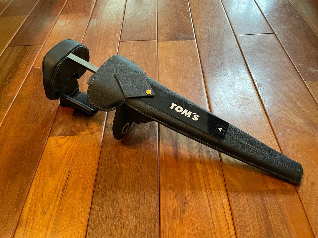 TOM'S ステアリングロック ブラック ワンタッチで簡単に装着できる、TOM'Sステアリングロック新発売のご