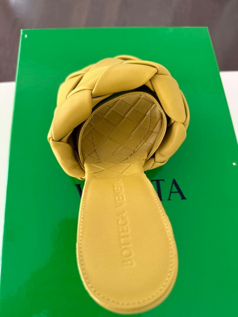 1回短時間のみ使用 BOTTEGA VENETA イントレチャートレザーミュール