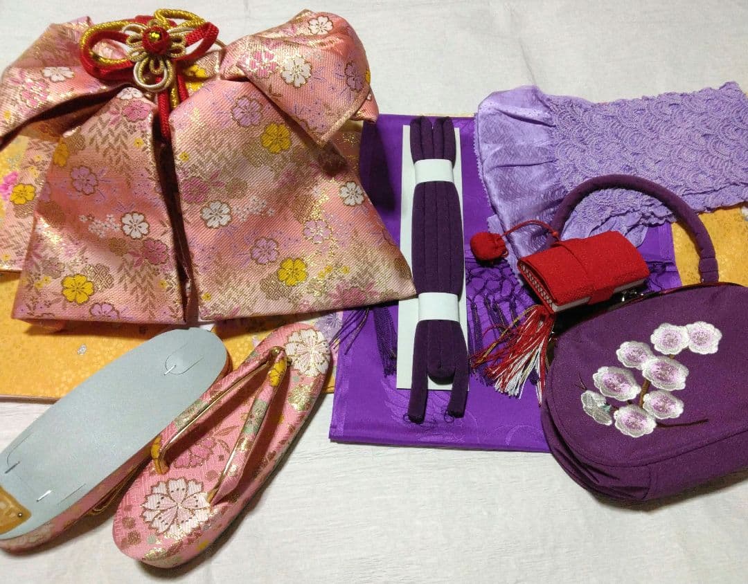 正絹☆やさしげなパステルトーンの花々の舞が清らか＆フェミニンな