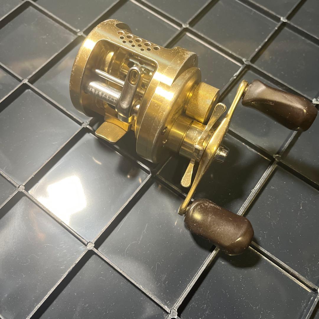 01 カルカッタコンクエスト　101 シマノ カルカッタ コンクエスト DC 101HG 左 (リール) 価格比較