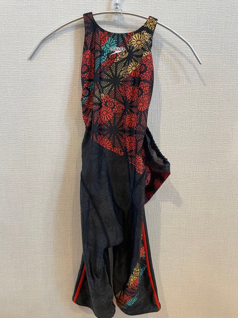 【新品未使用】Speedo 花柄 スポーツ用水着 収納袋　キャップ　セット　L speedo（スピード） 防水 ポーチ ウォータープルーフ 軽量 スイム