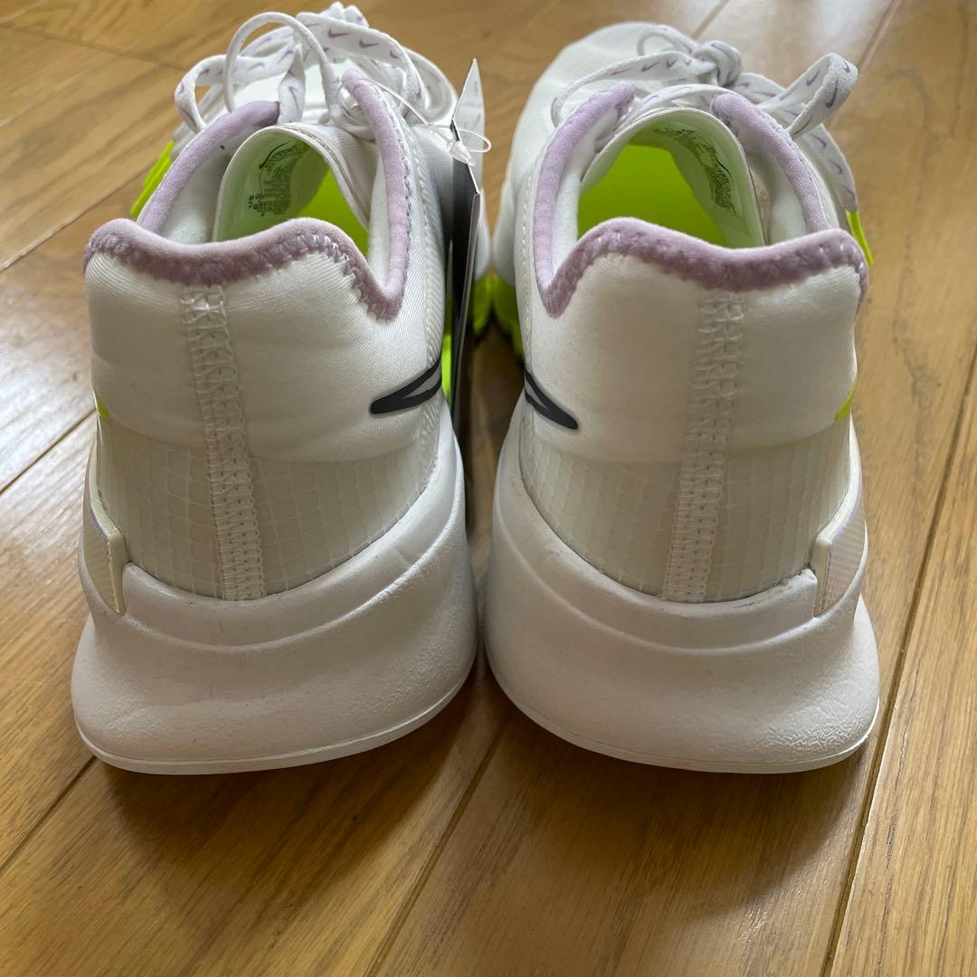 NIKE トレーニングシューズ　23.5cm 白