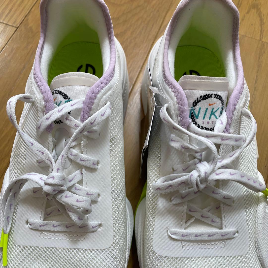 NIKE トレーニングシューズ　23.5cm 白
