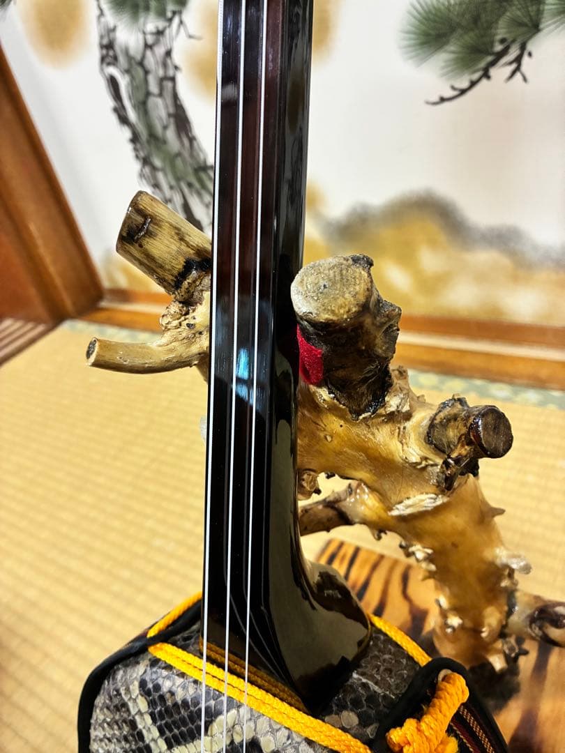 沖縄三線！黒木上質カマゴン！知念大工型！本張り【一枚張り】 - メルカリ