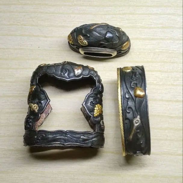 刀装具　美品海図貝づくし【縁、栗形、頭？鐺】 刀装具 美品海図貝づくし【縁、栗形、頭？鐺】 刀装具 海図貝づくし縁