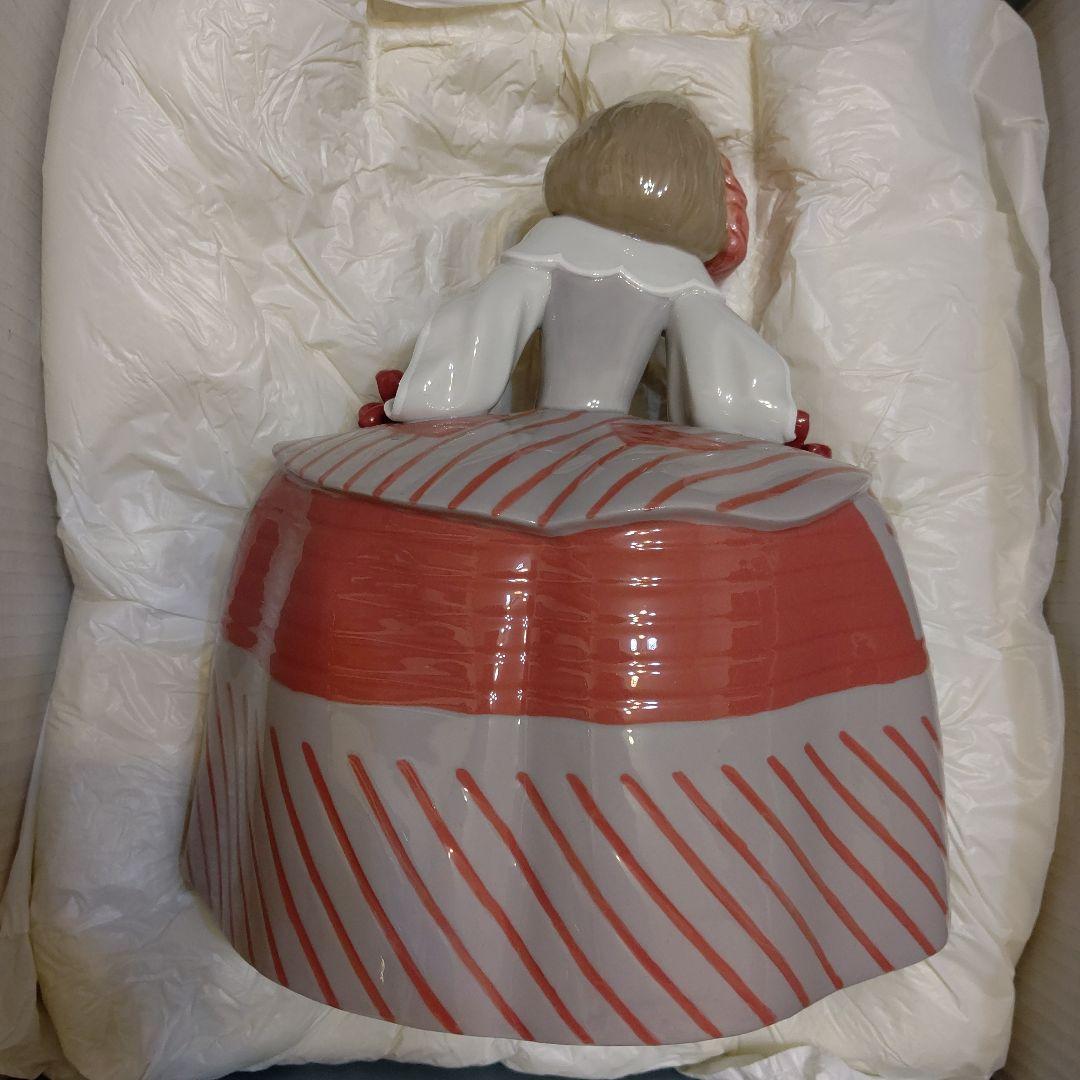 【新品】レア 廃盤品 リヤドロ メニーナ 王妃 王女 皇女 女官 女性 少女