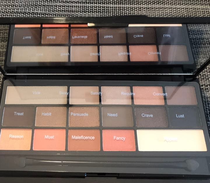 MAKE UP REVOLUTION メイクアップレボルーション