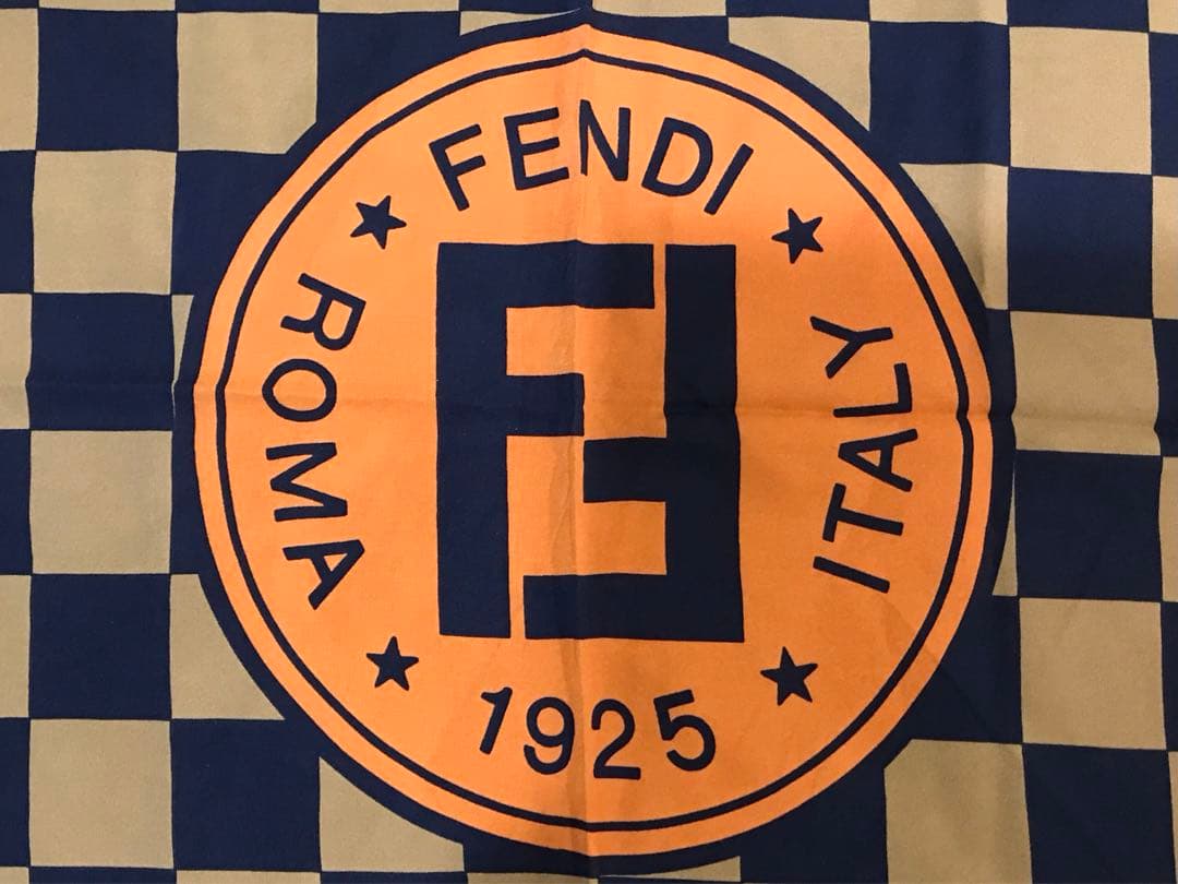 FENDI シルク100 大判 スカーフ 88cm x 88cm