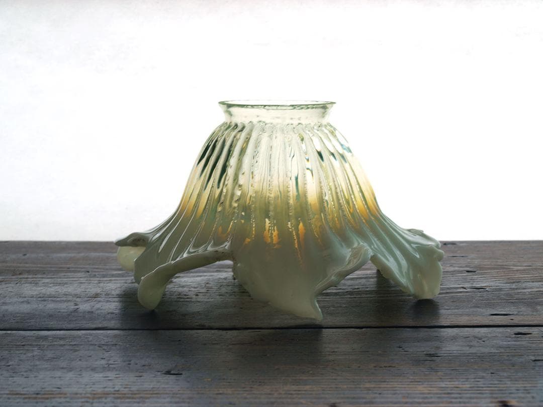 ウランガラス フリルガラス ランプシェード ヴァセリンガラス 電傘