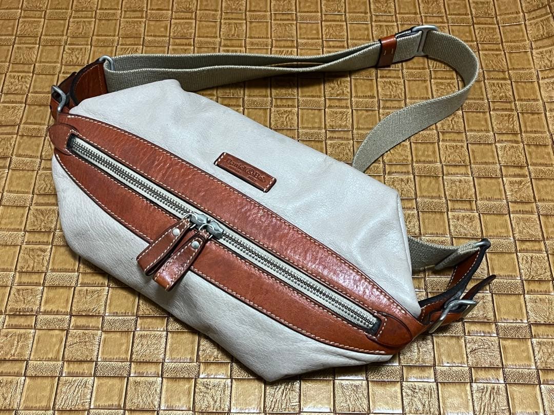 ダニエル＆ボブ×エディフィス　レザーウエストバッグ　/ベージュ×ブラウン　本革 ダニエル＆ボブ×エディフィス レザーウエストバッグ /ベージュ