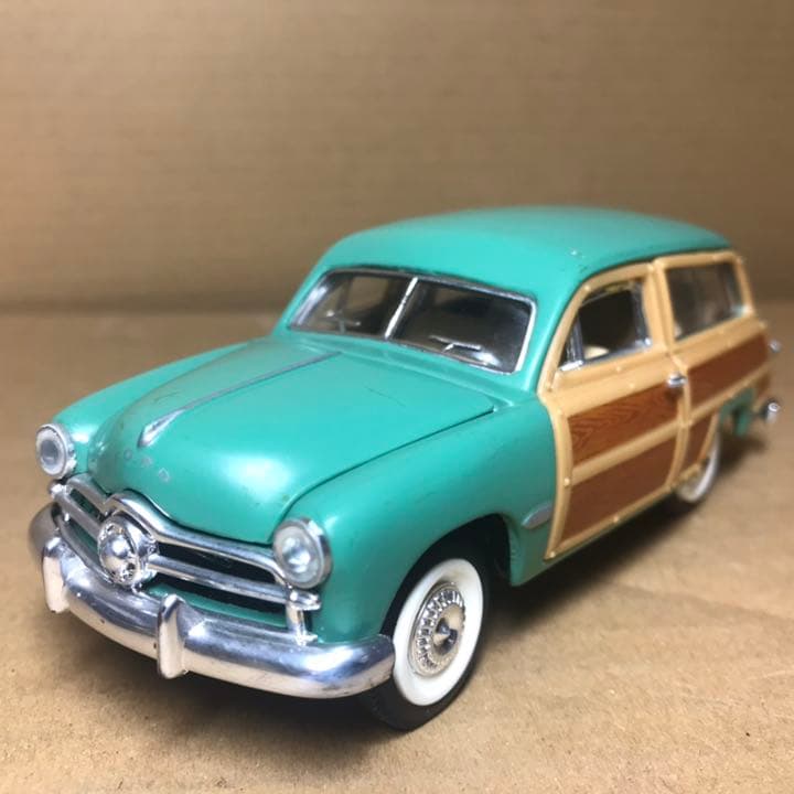 1/38 フォードウッディワゴン1949 ミニカー 全長約14cm重さ約185g