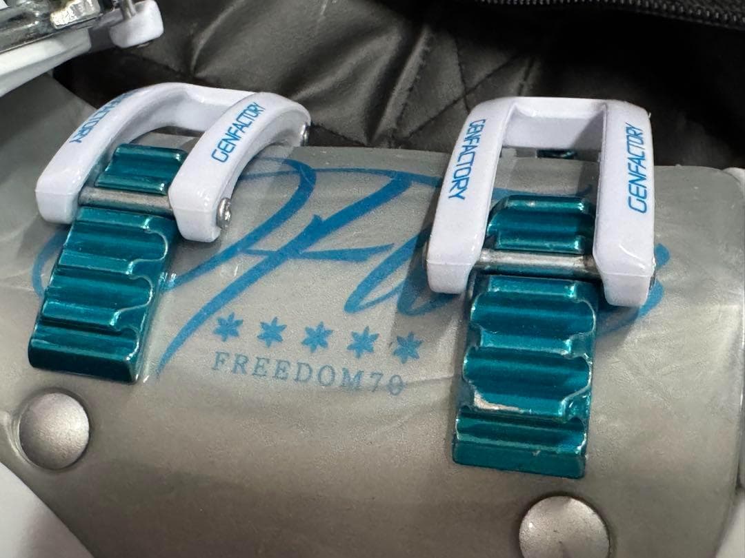 FLORAスノーホワイトFLEX70 24年秋 25〜25.5cm 幅広 日本製