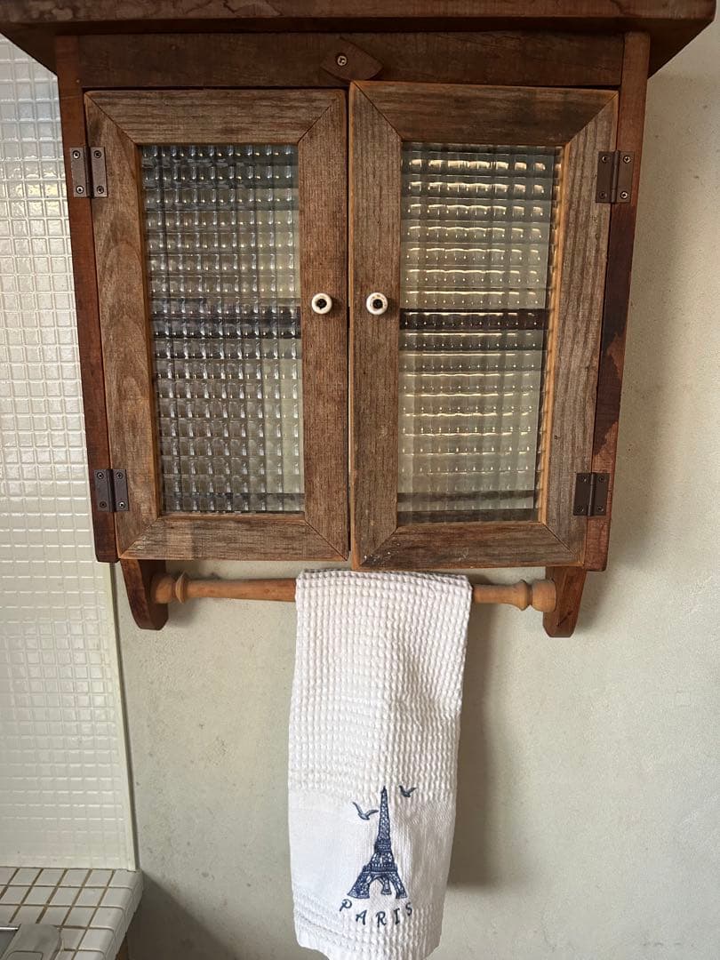 ★流木で作製　壁掛けキャビネット チェッカーガラス扉付き 楽天市場】ウォールキャビネット チェッカーガラス 横型 60×19×29cm