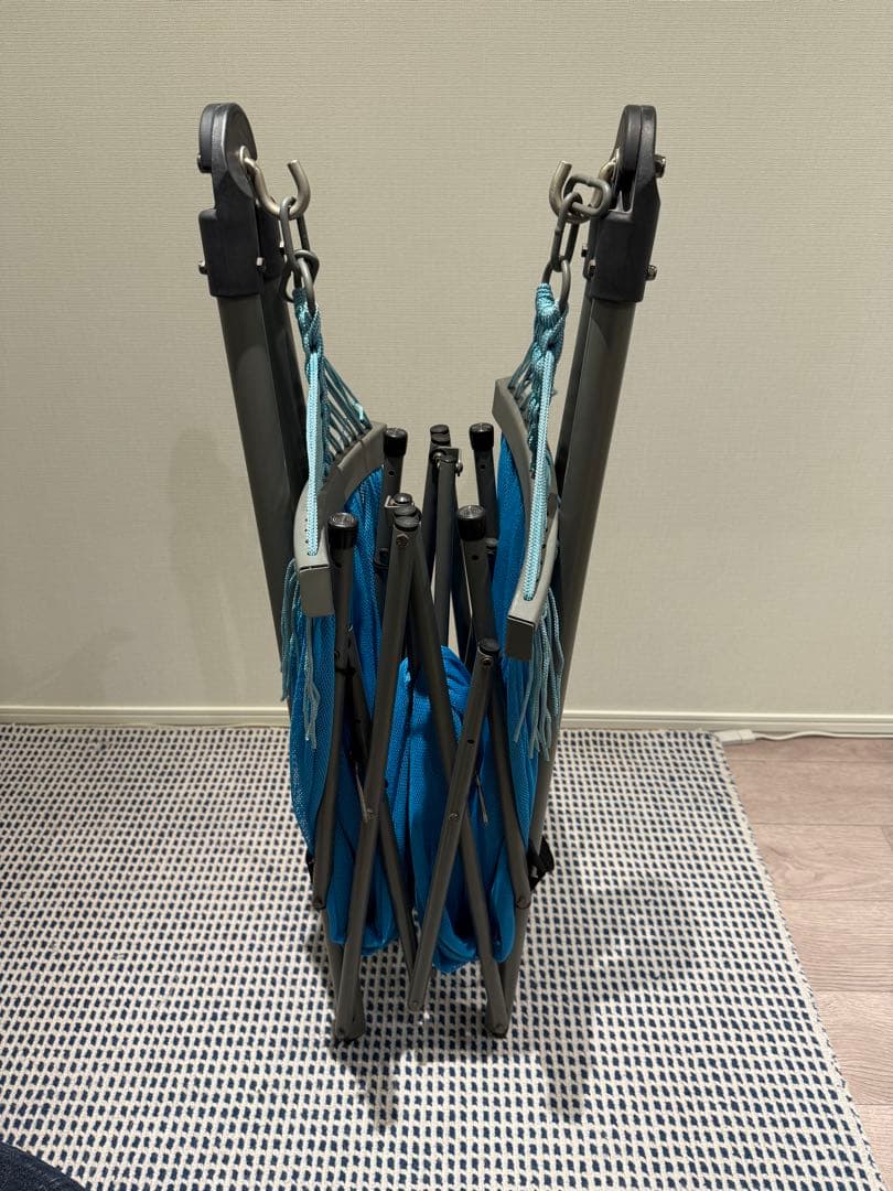 IDEEの青い折りたたみハンモック