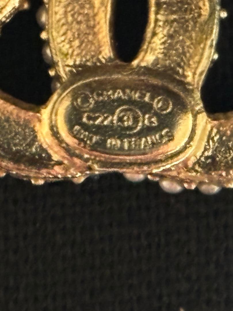 CHANELシャネル22Bココマークラインストーンパールピアス - メルカリ