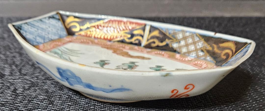江戸時代末期～明治時代 古伊万里 染錦 金彩色絵 波千鳥の図 舟形変形