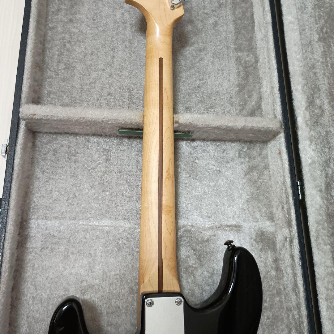 ストラトキャスタータイプ エレキギター 紫色ピックガード