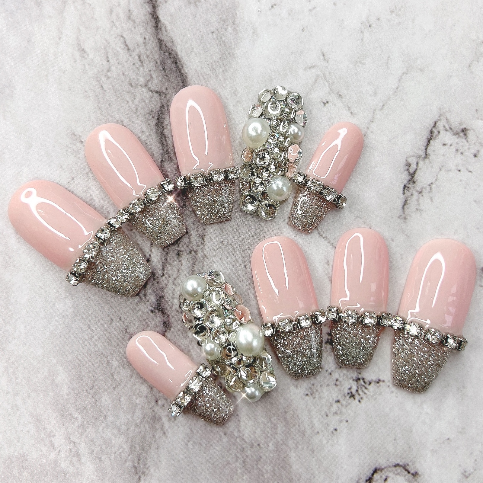 ピンクシルバーチェーンとパールストーン埋めつくしネイルチップ❤︎゛