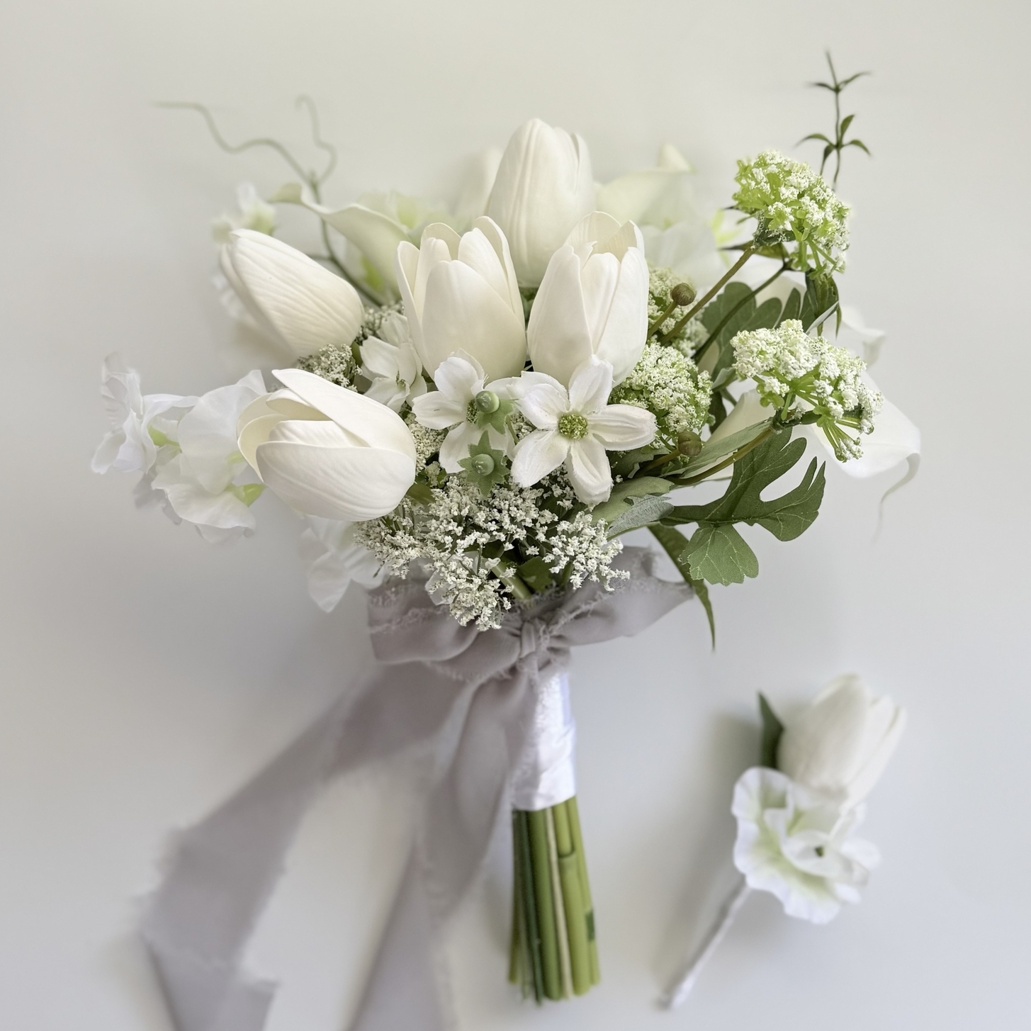 チューリップ♡スズランの小ぶりブーケ＆ブートニア【アーティ