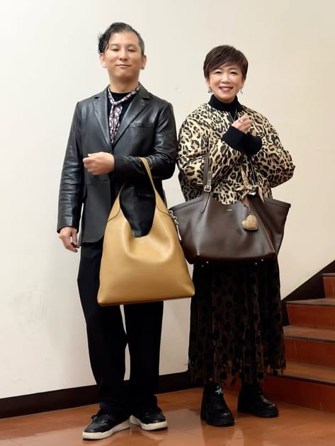 公式】COACH – コーチ | リバーシブル ボンバー ジャケット