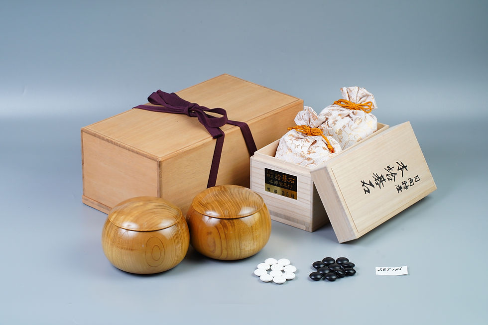 碁石 那智黒石 蛤碁石 厚み10㎜前後 36号？ 桐箱入 白173個 黒179個