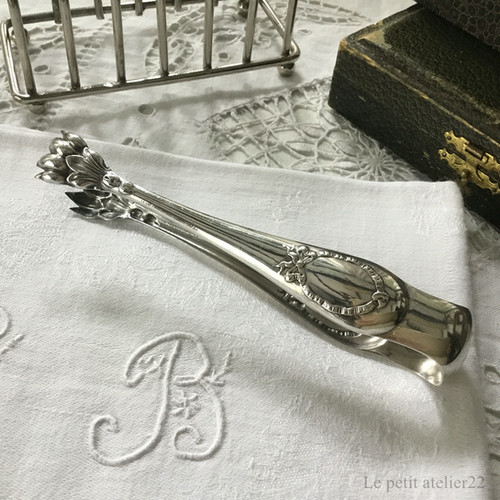 フランス アンティーク シルバープレート シュガートング リボン | Le