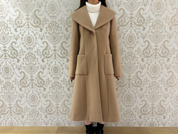 寒い冬には、AEのキャメルコートを羽織ってコーデをクラスアップ