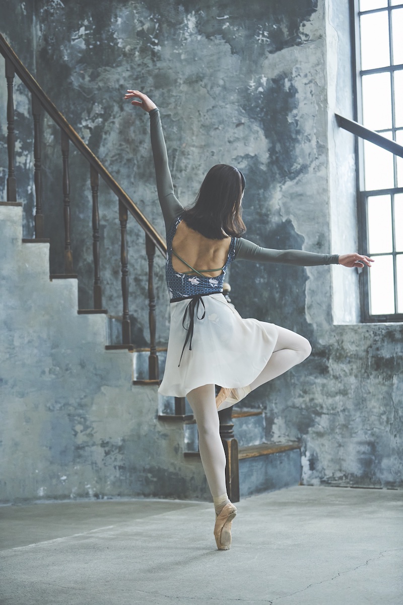 stina / black ribbon wrap skirt / short / ivory